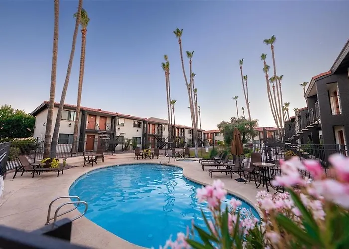 135 Fully Furnished, Amenities Galore * Scottsdale