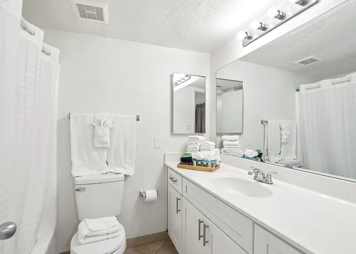 135 Fully Furnished, Amenities Galore Scottsdale